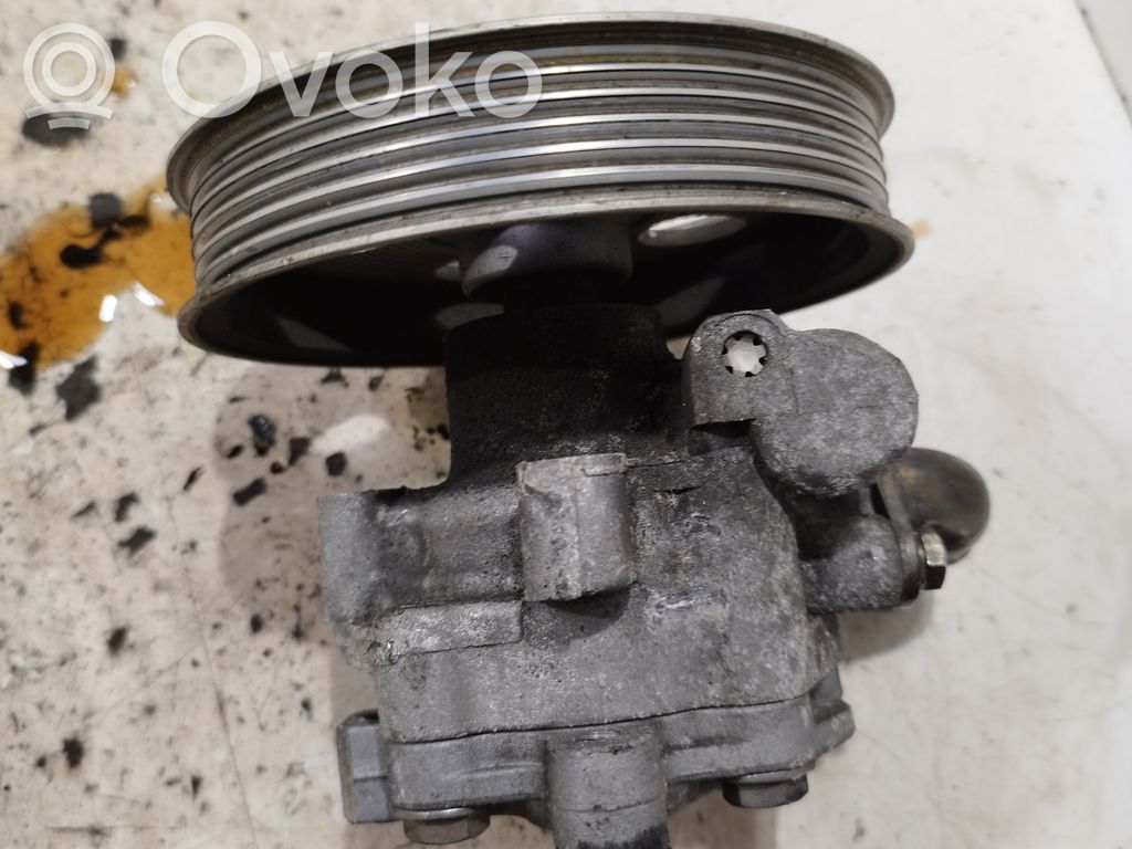 Audi A4 S4 B7 8E 8H Ohjaustehostimen pumppu 