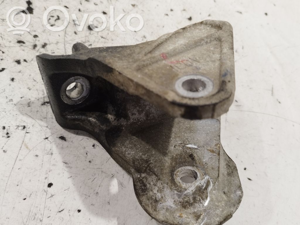 Engine mounting bracket   701329