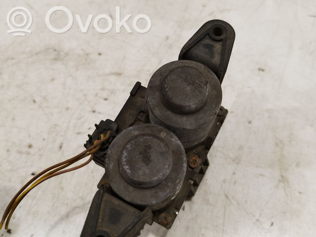BMW 7 E65 E66 Siłownik klapki wlewu paliwa 