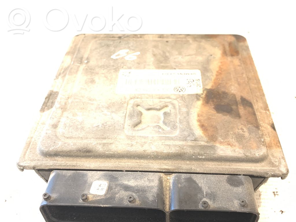 Volkswagen PASSAT B6 Engine control unit/module 