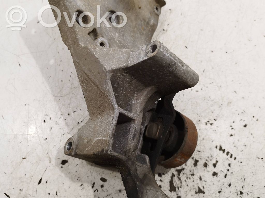 Nissan Pathfinder R51 Engine mounting bracket 