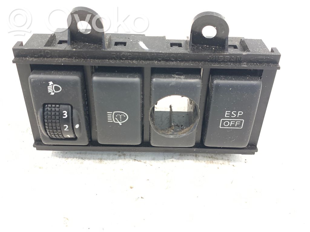 Headlight level height control switch   P10971