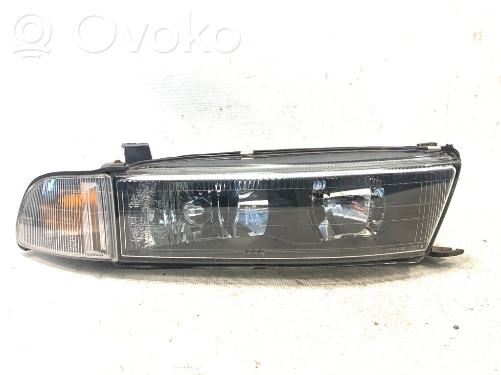 Mitsubishi Galant Lampa przednia 