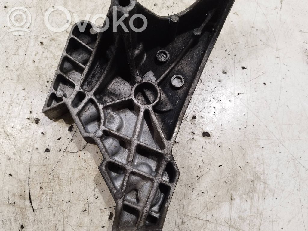 Skoda Octavia Mk2 (1Z) Engine mounting bracket 