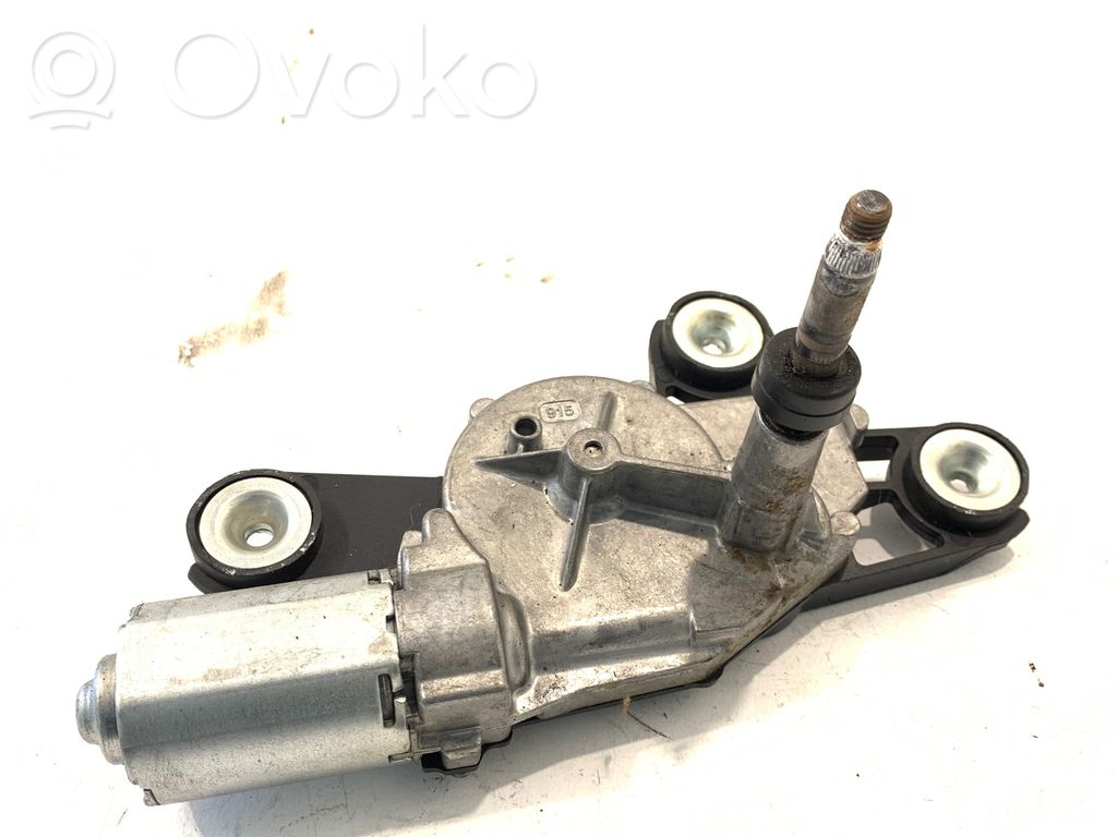 Ford Fiesta Silniczek wycieraczki szyby tylnej 