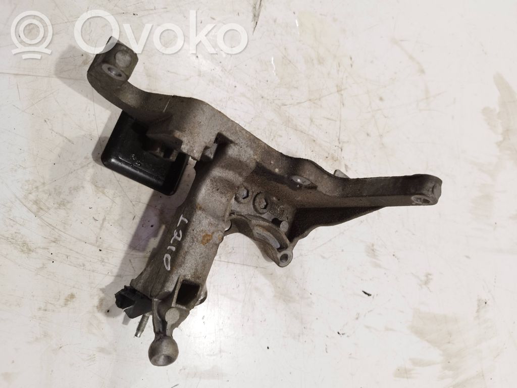 Engine mounting bracket   AV2Q9B470AC,R8S3A