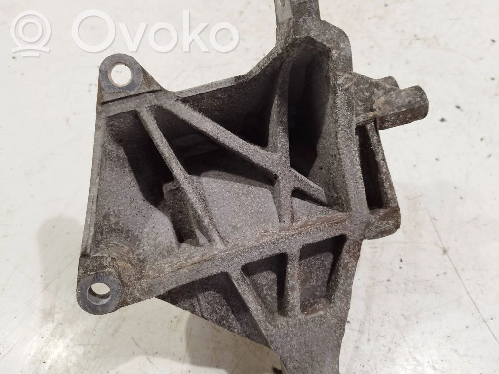 Subaru Forester SG Engine mounting bracket 