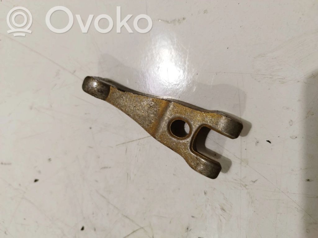 Abrazadera del inyector de combustible