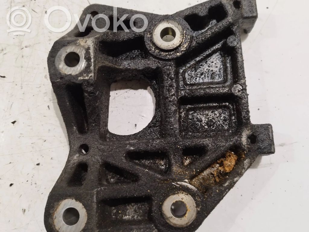 Mazda 6 Engine mounting bracket 