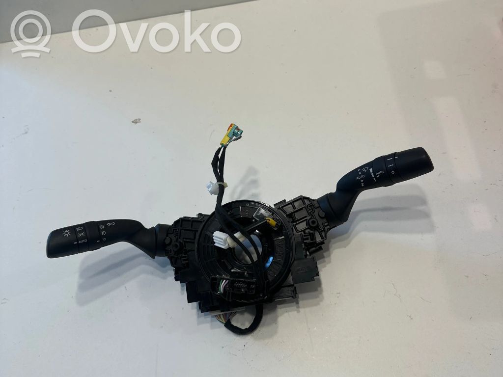 Toyota Yaris XP210 Commodo, commande essuie-glace/phare 