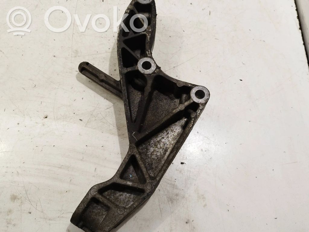 Opel Astra H Engine mounting bracket 
