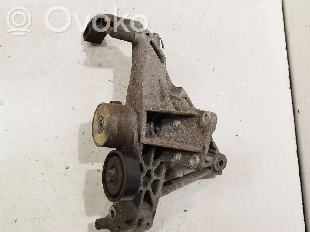 Fiat 500 Engine mounting bracket 