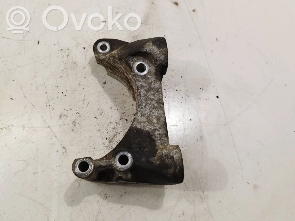 Ford Mondeo MK IV Engine mounting bracket 