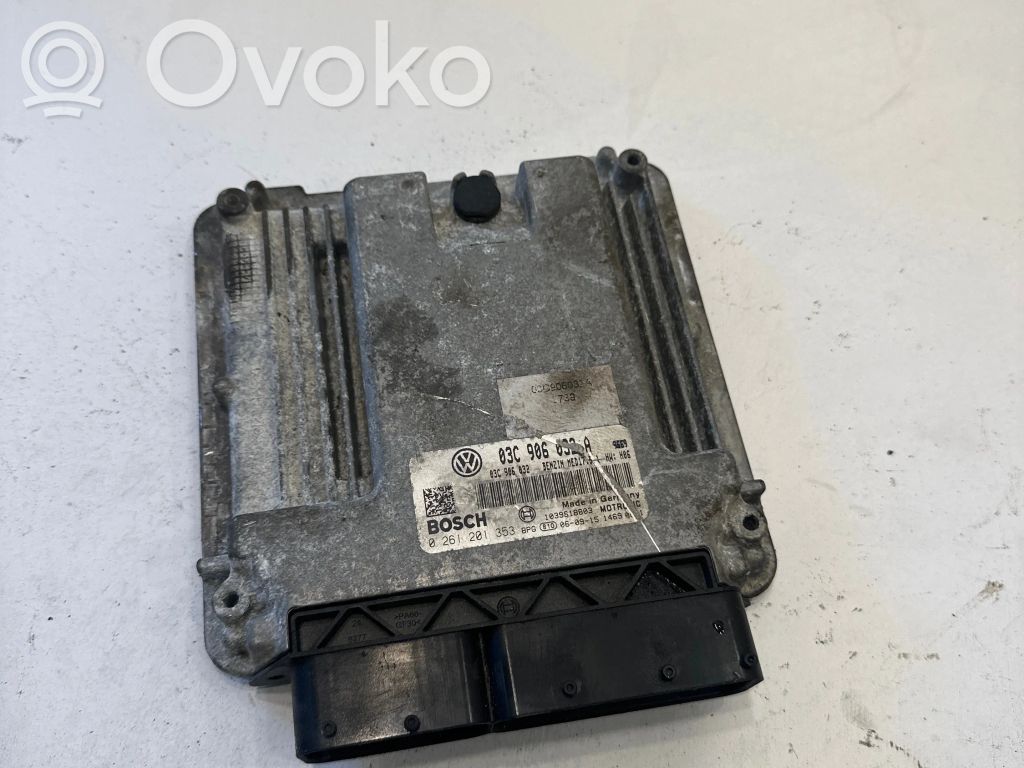 Volkswagen Golf V Engine control unit/module 