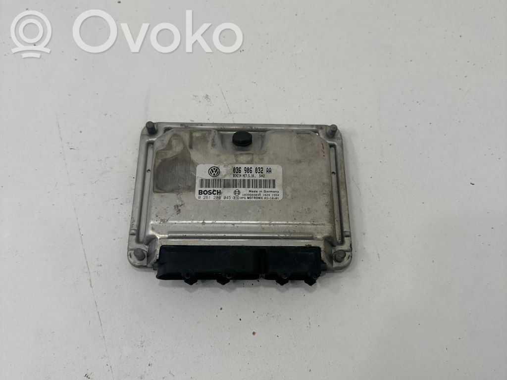 Volkswagen Golf V Engine control unit/module 