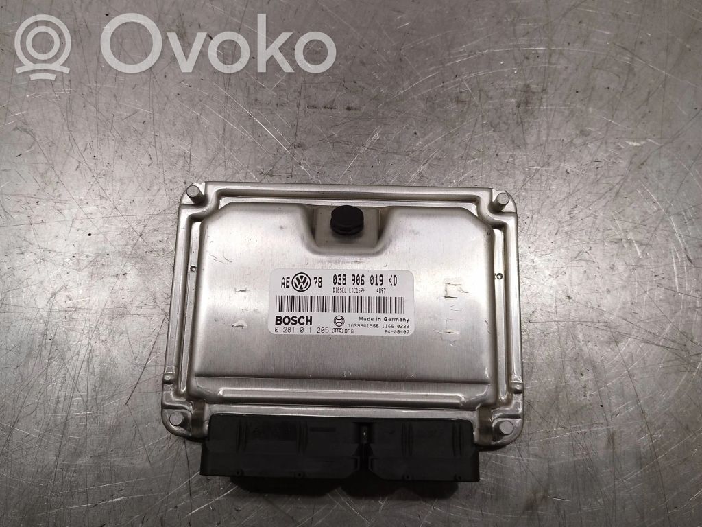 Volkswagen PASSAT B5 Engine control unit/module ECU 