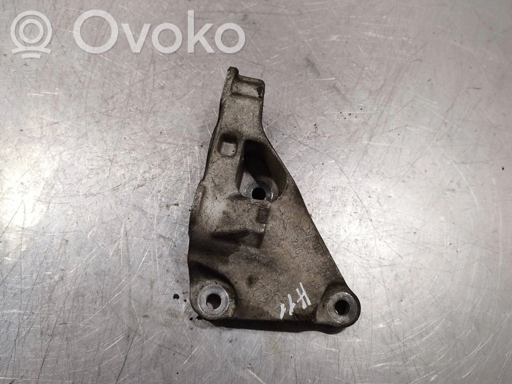 Opel Mokka Engine mounting bracket 