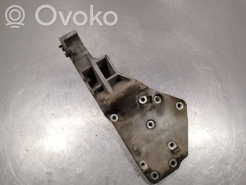 Nissan Navara D40 Engine mounting bracket 