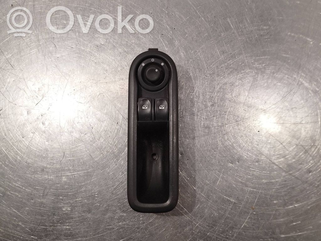 Renault Clio III Electric window control switch 