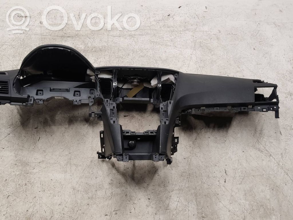 Subaru Outback Панель 