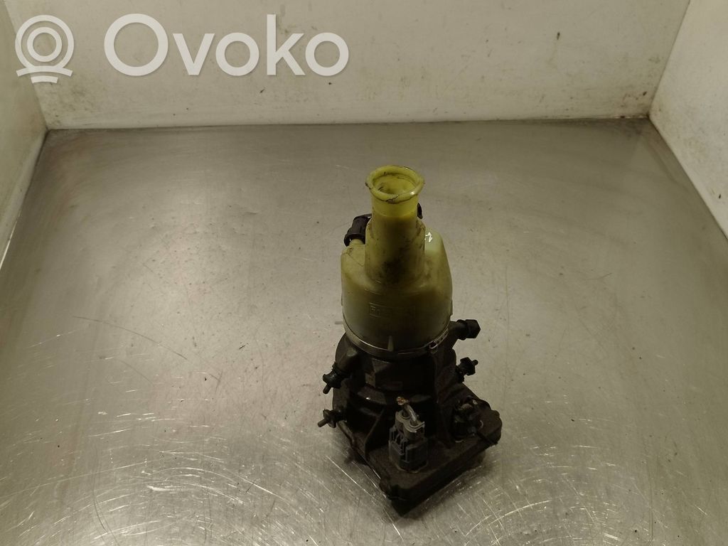 Ford Mondeo MK IV Ohjaustehostimen pumppu 