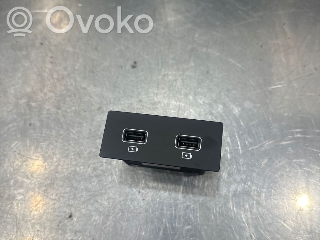 Renault Kadjar USB socket connector 