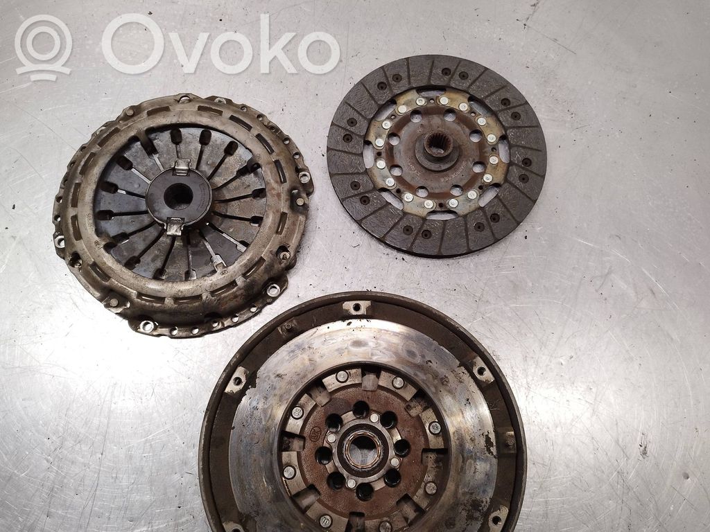 Kit d'embrayage   324024110,124025710