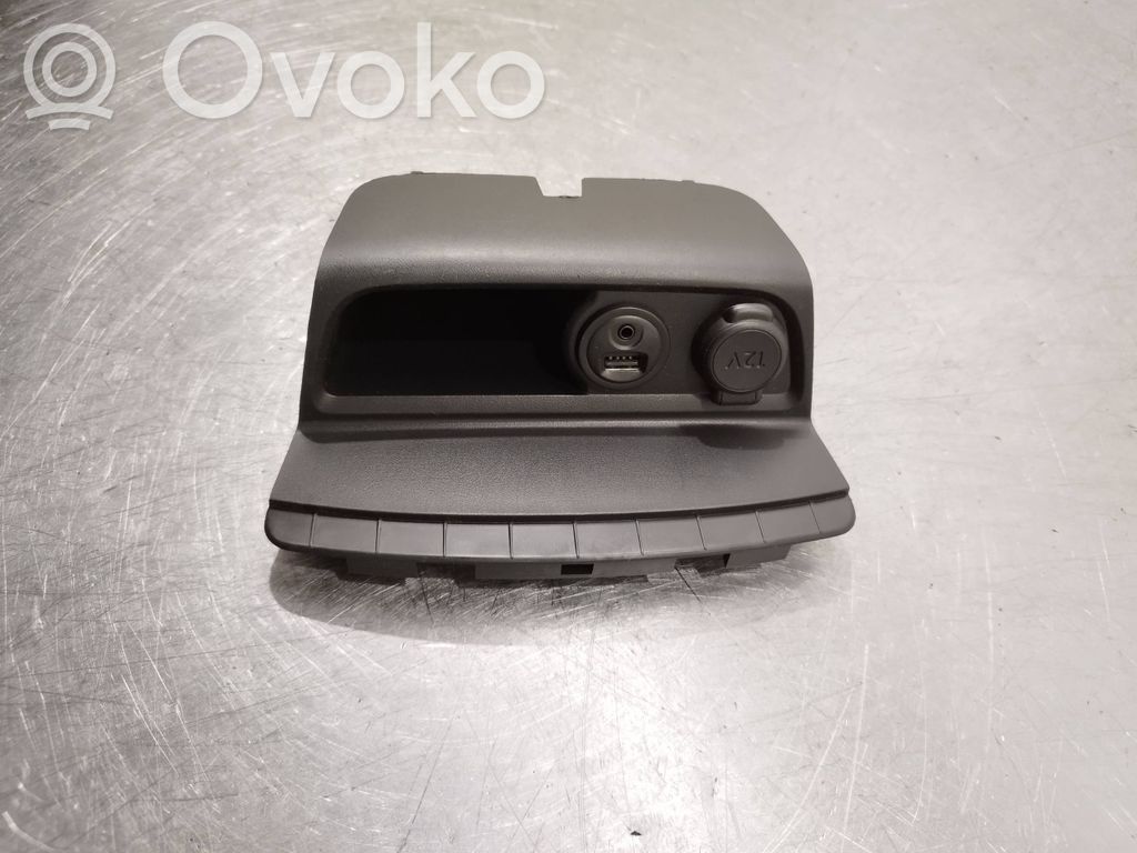 Peugeot 208 I Enchufe conector USB 