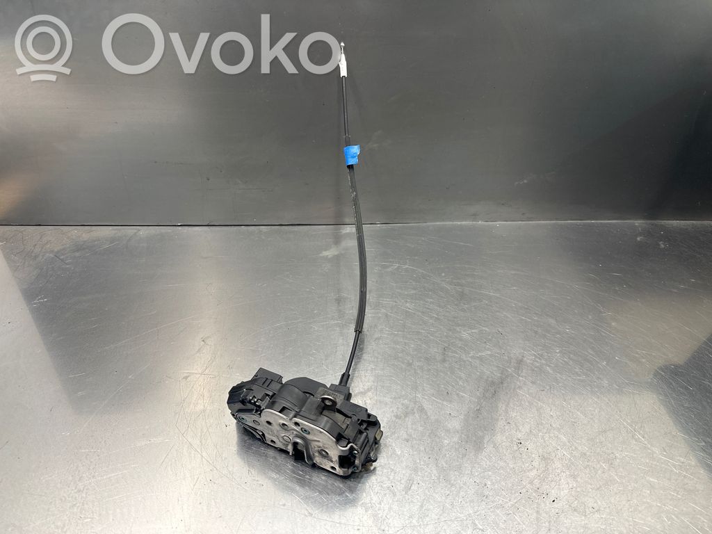 Opel Insignia A Front door lock 