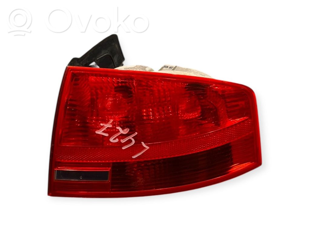 Audi A4 S4 B7 8E 8H Lampa tylna 
