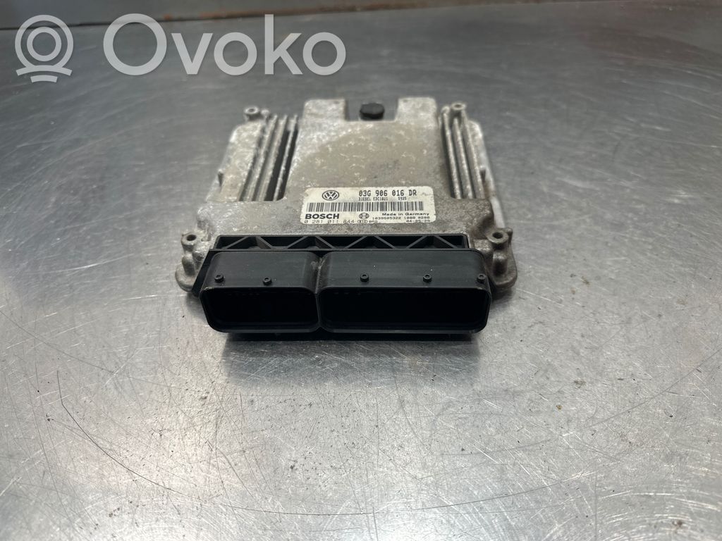 Volkswagen Touran I Engine control unit/module 