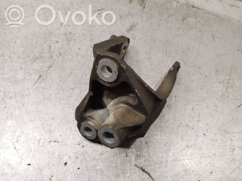 Opel Insignia A Engine mounting bracket 