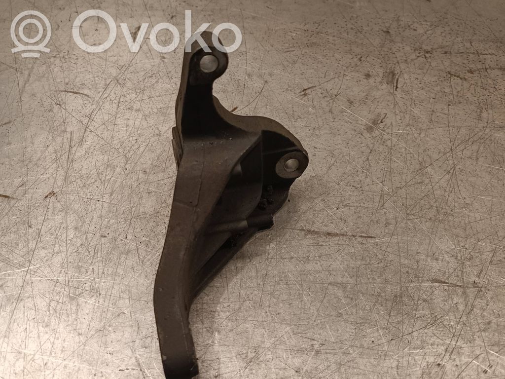 Volvo C30 Gearbox mounting bracket 