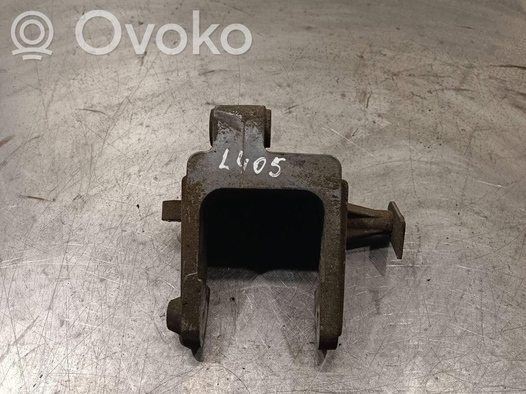 Dodge Avenger Engine mounting bracket 