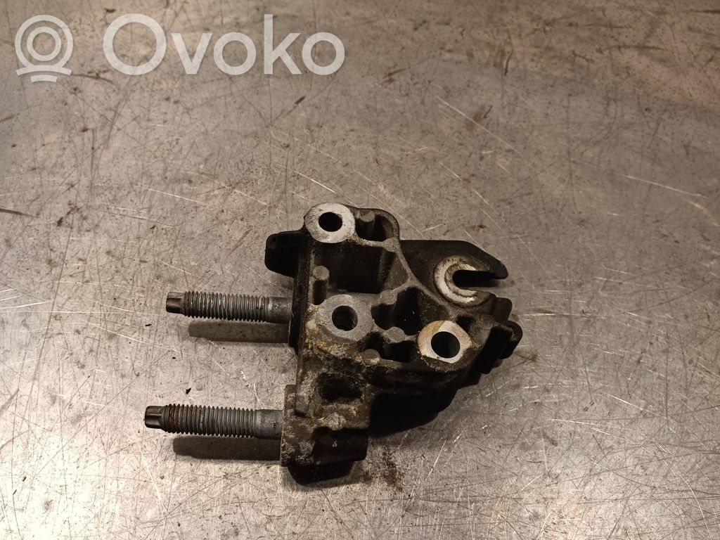 Engine mounting bracket   6M516030
