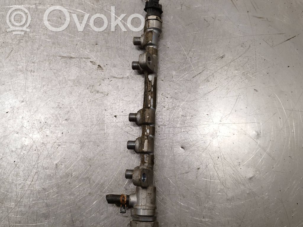 Toyota Yaris Listwa wtryskowa 