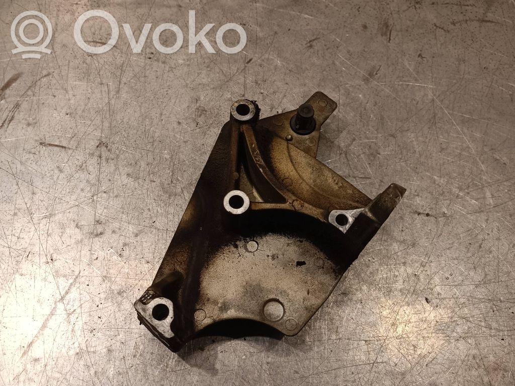 Nissan NV200 Engine mounting bracket 