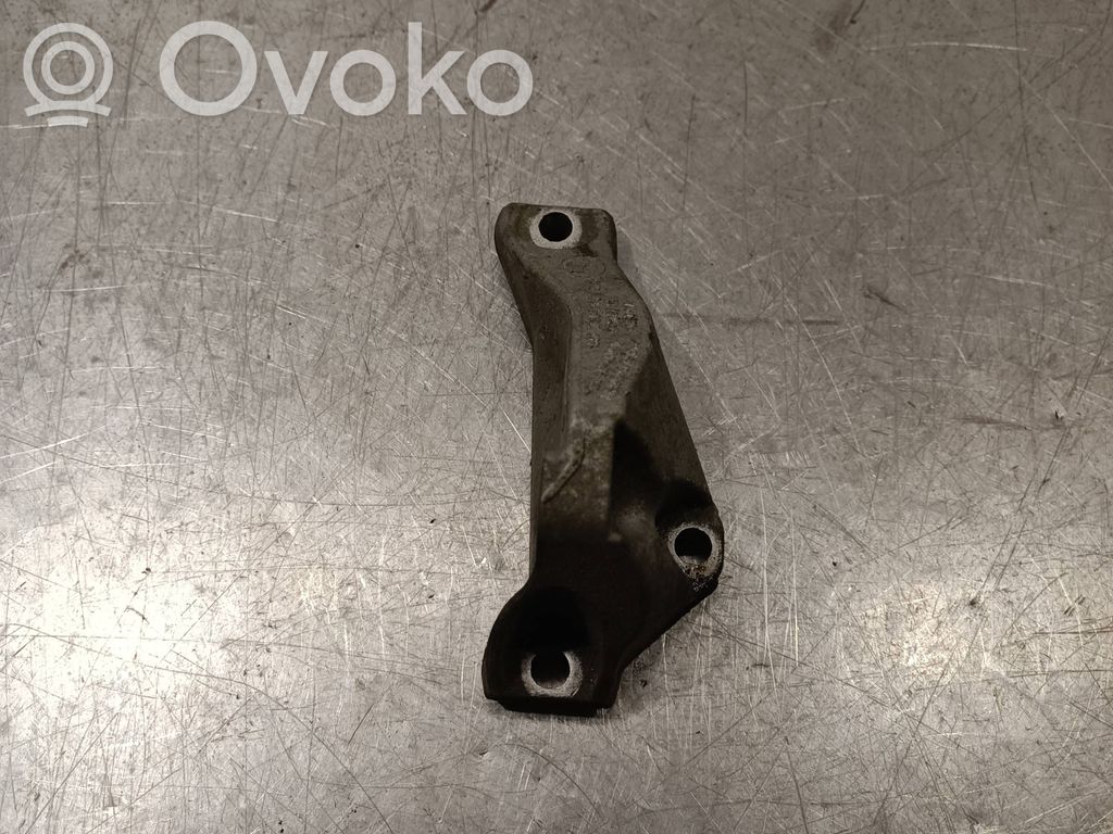 BMW 1 E81 E87 Support pompe injection à carburant 