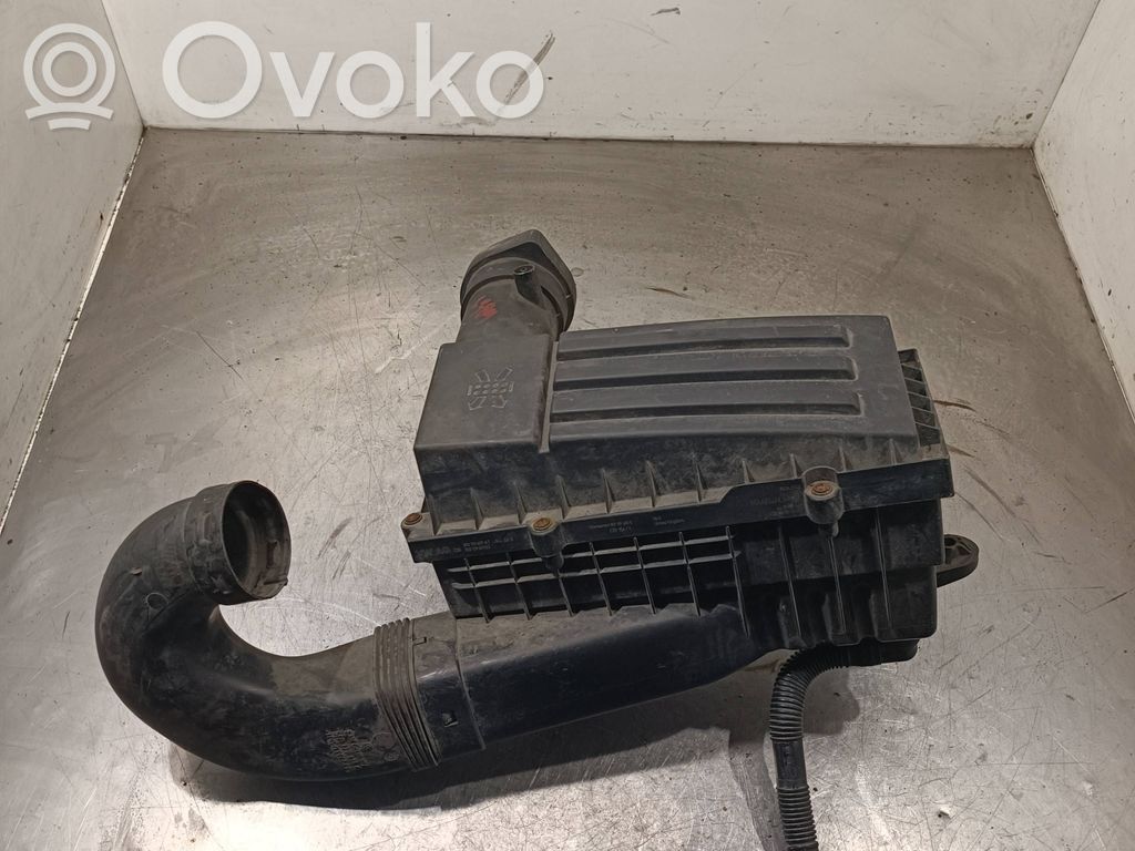Volkswagen Tiguan Air filter box 