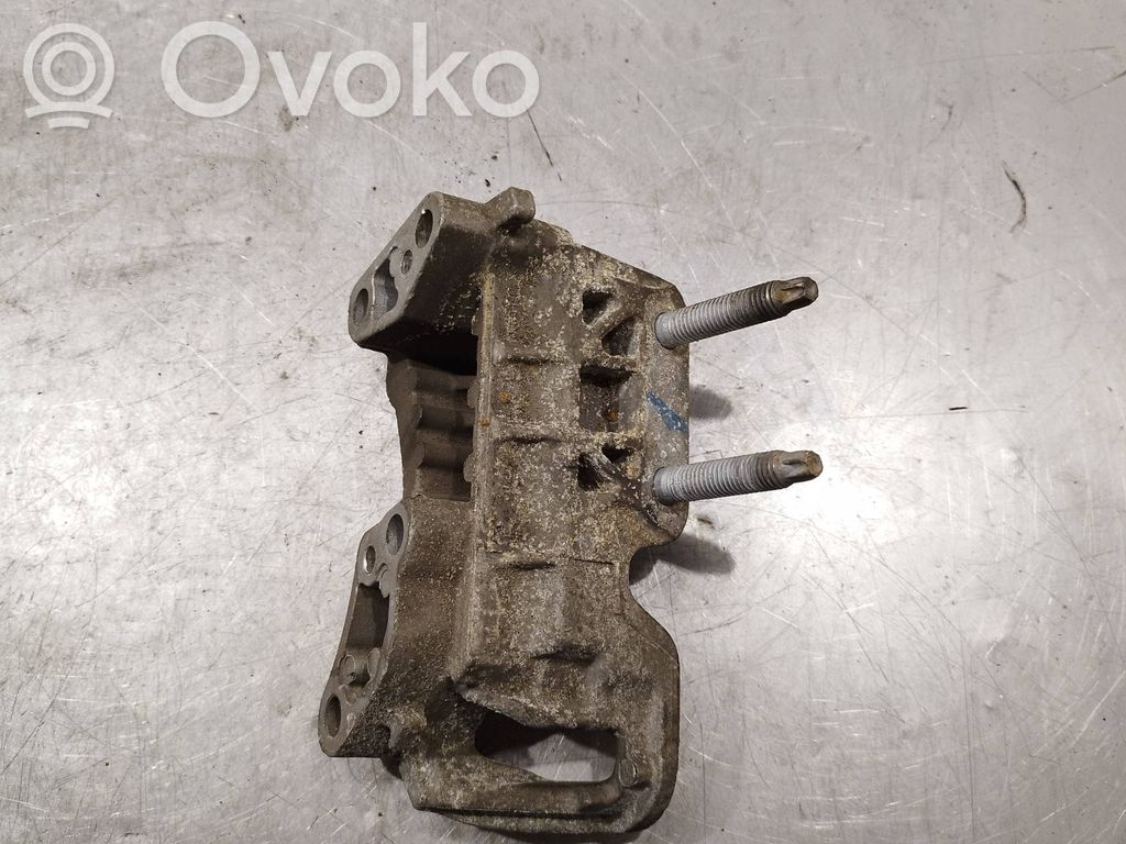 Volvo S40 Engine mounting bracket 