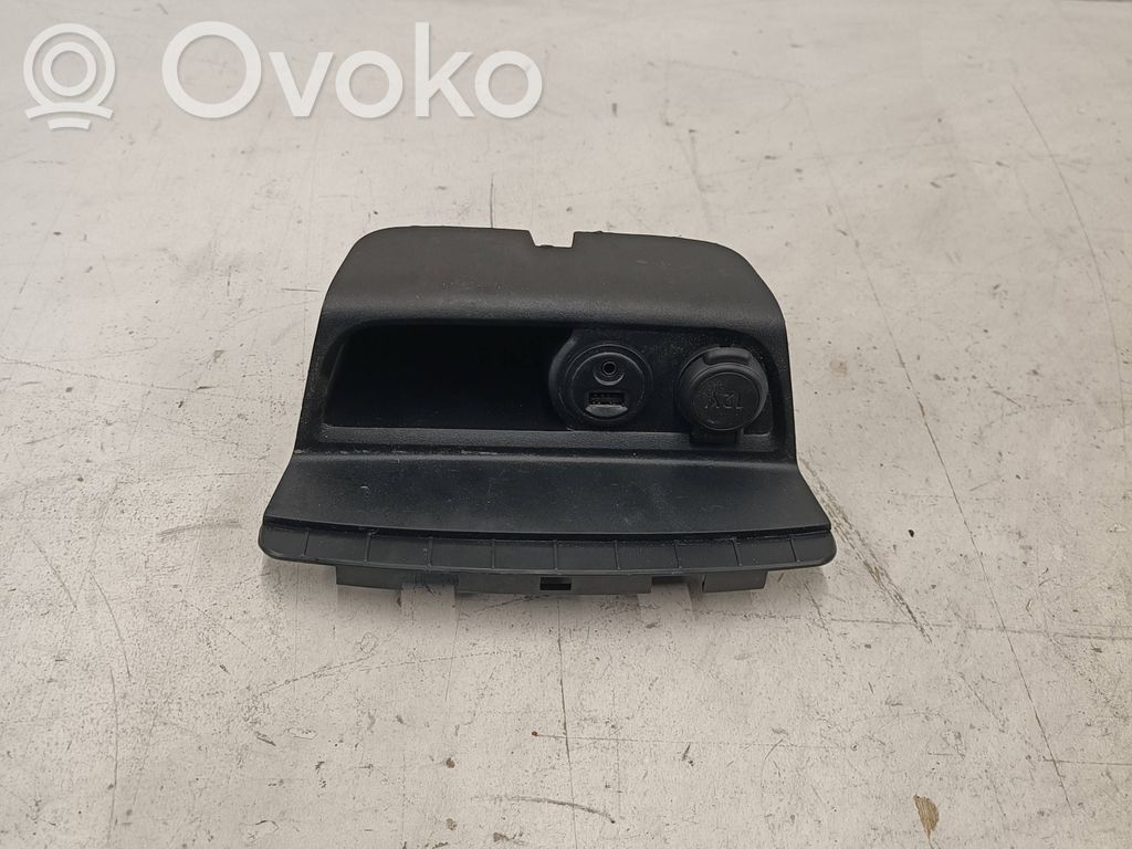 Peugeot 208 I Enchufe conector USB 