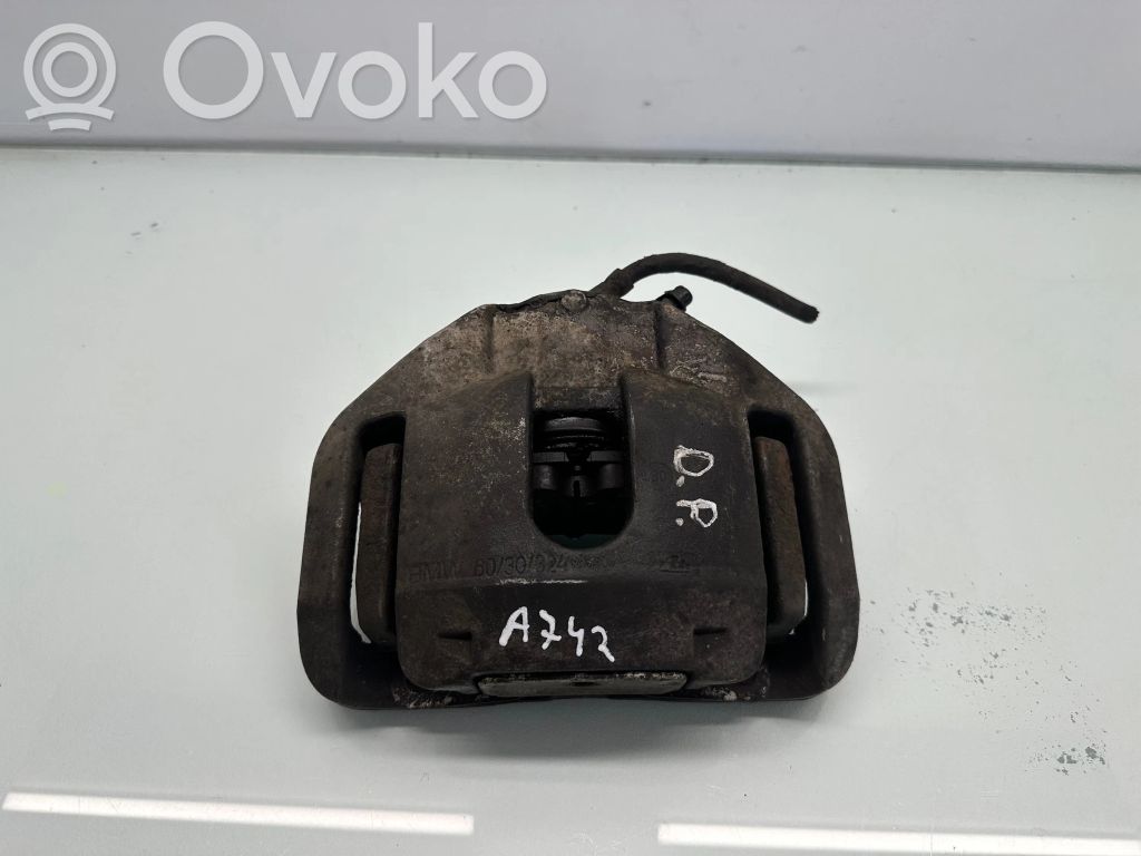 BMW 5 E60 E61 Priekinis suportas 