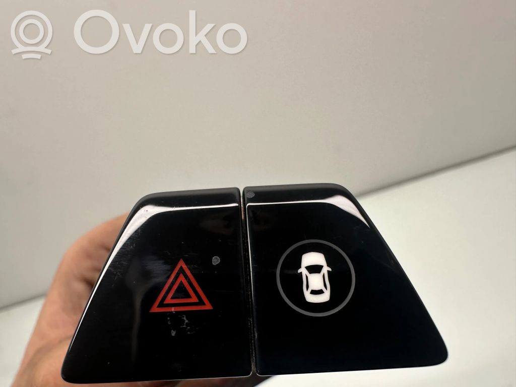 BMW 5 G30 G31 G38 Przycisk świateł awaryjnych 