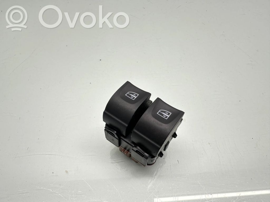 Renault Clio IV Electric window control switch 