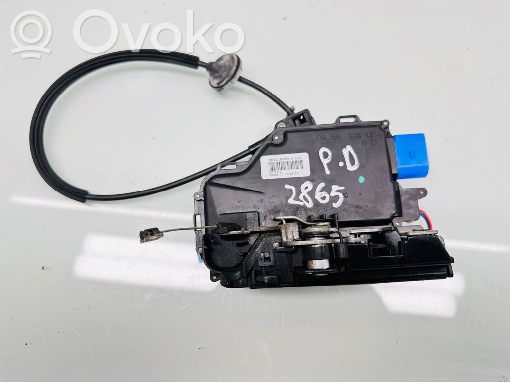 Volkswagen Touran II Front door lock 