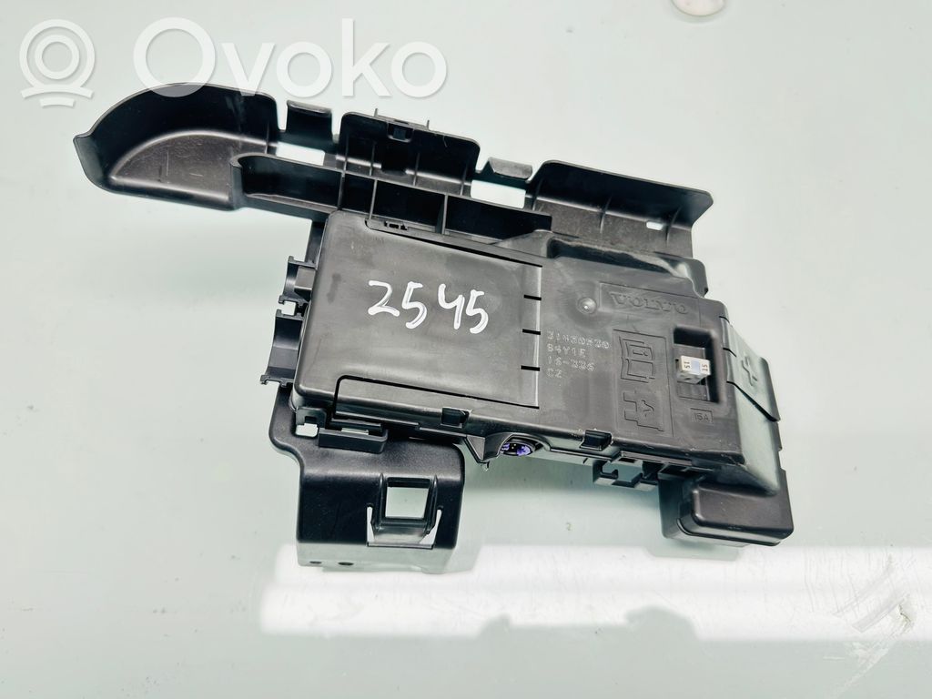 Volvo S90, V90 Pliusinių laidų jungimo mazgas 