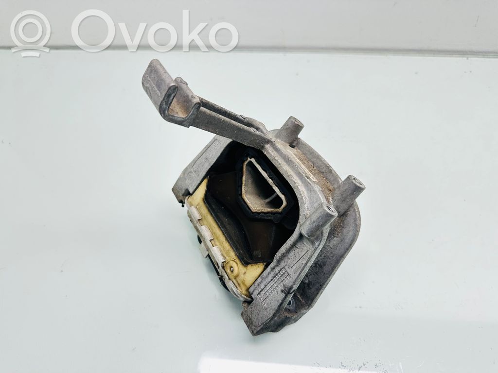 Volkswagen Touran III Engine mount bracket 