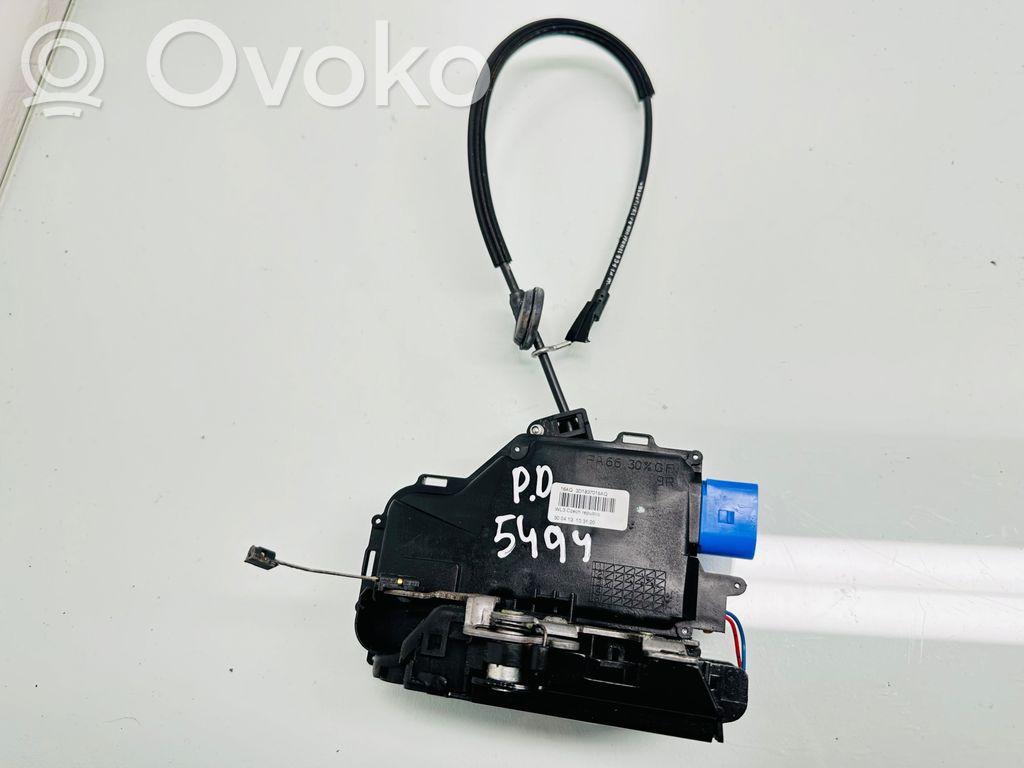 Volkswagen Touran II Front door lock 