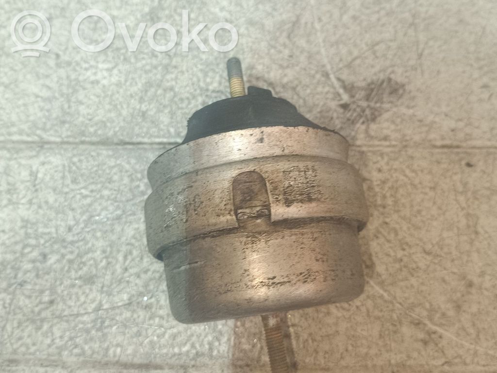 Engine mount bracket   8D0199382AE