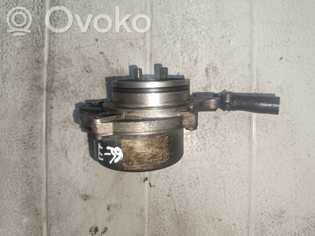 BMW 5 E39 Vacuum pump 